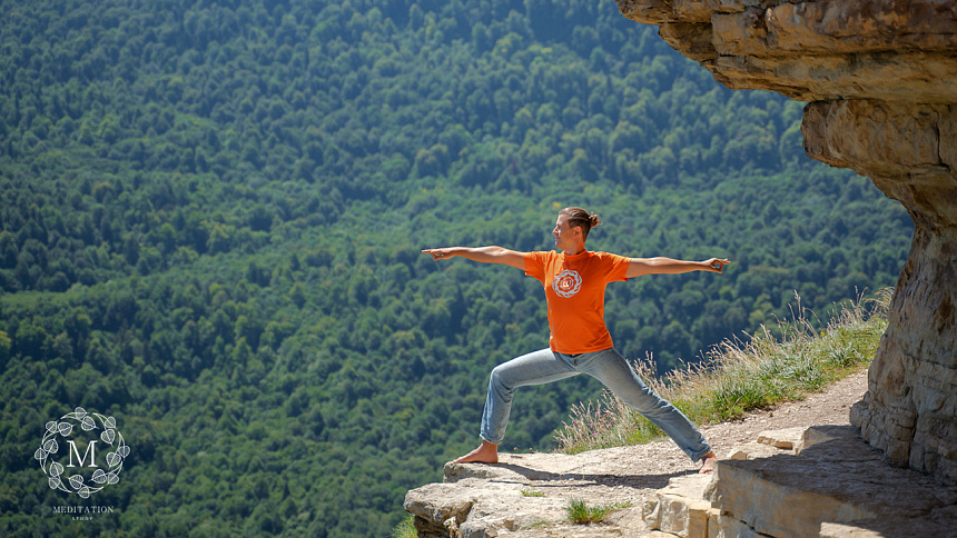 Virabhadrasana — Warrior Pose foto