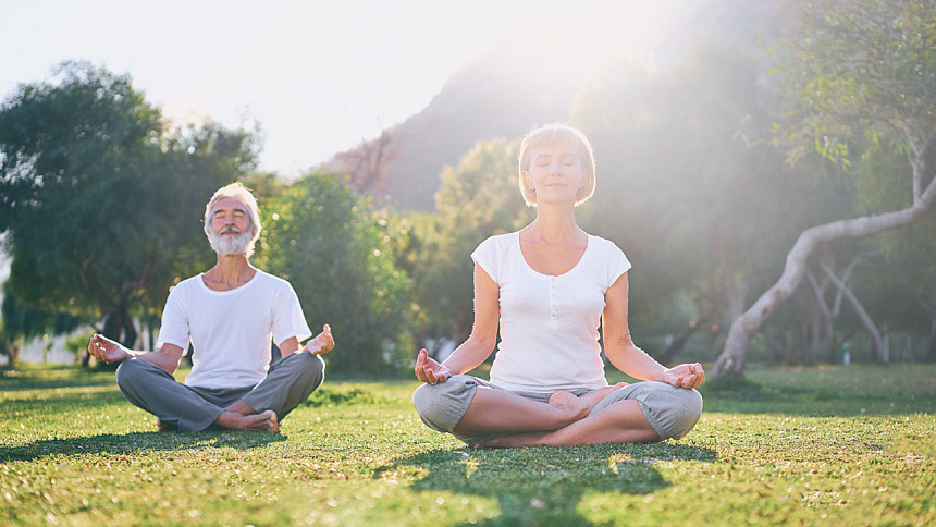 Meditation in nature foto