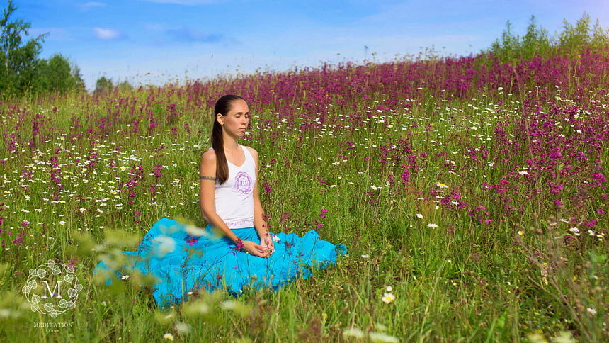 grass, girl meditating