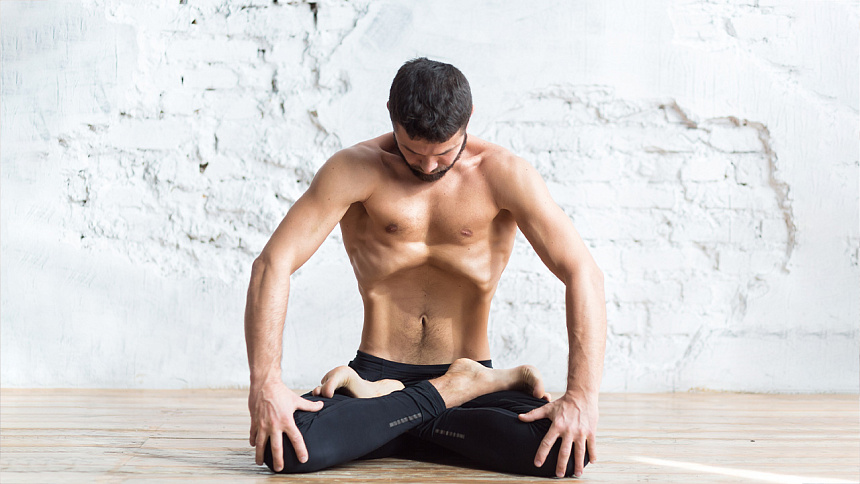 Agnisara Dhauti Kriya in Padmasana foto